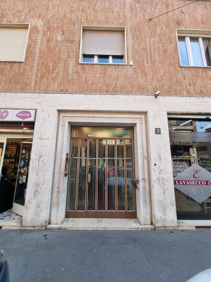 Spazioso Appartamento Con Terrazzo Navigli , Bocconi Милано Екстериор снимка